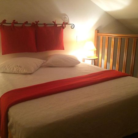 Chambres D'Hotes Les Templiers Rugney Habitación foto